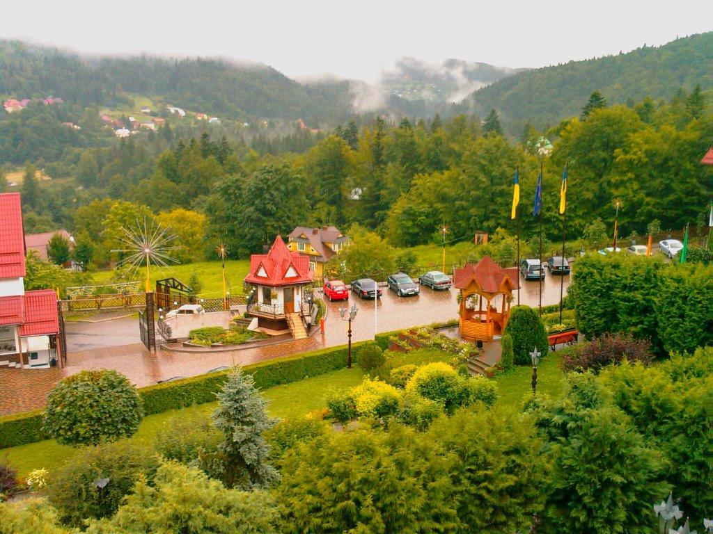 Karpaty Hotell Jaremtje Exteriör bild